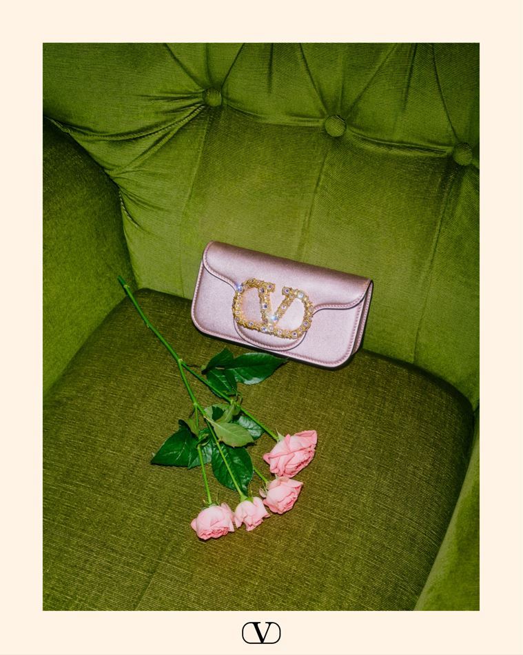 662744091_Valentino_Spring25-SValentino_Logo_4x5_06.jpg