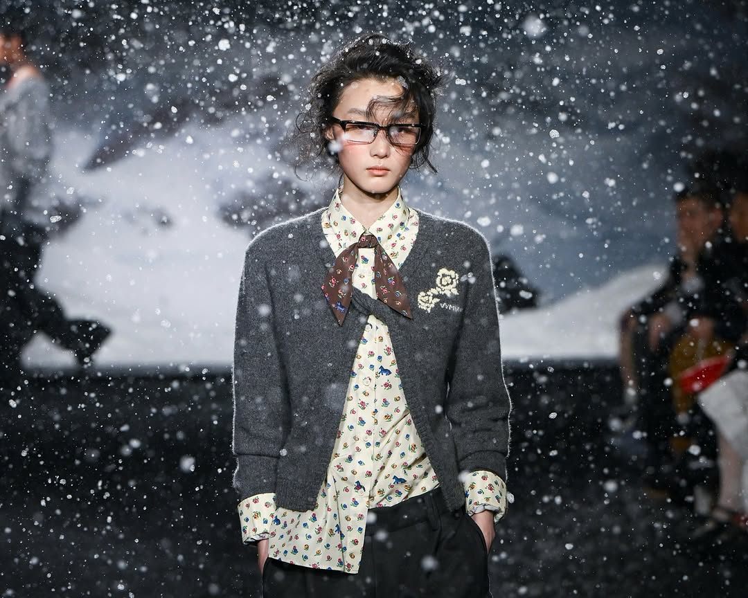 WMWM  Autumn Winter 2025「The Alpine Thesis」Styling @liuxiao0122Hair @xuyouhuaMake-up @valentina1121li Casting @vinnielooo Set design- zucchini & ku @fufushanghai Photo 真理#WMWM#WMWMstudios (1).jpg