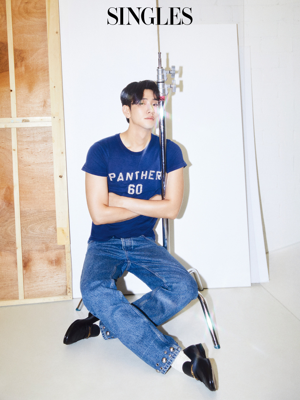 356048448_[싱글즈 9월호] 남윤수 보도자료 이미지 (2).jpg