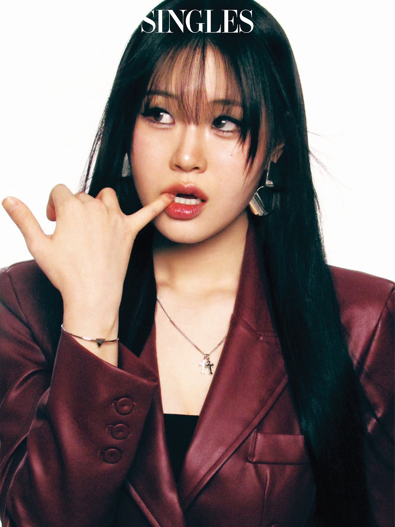 742249645_[싱글즈 12월호] 엄지윤 보도자료 이미지 (1).jpg