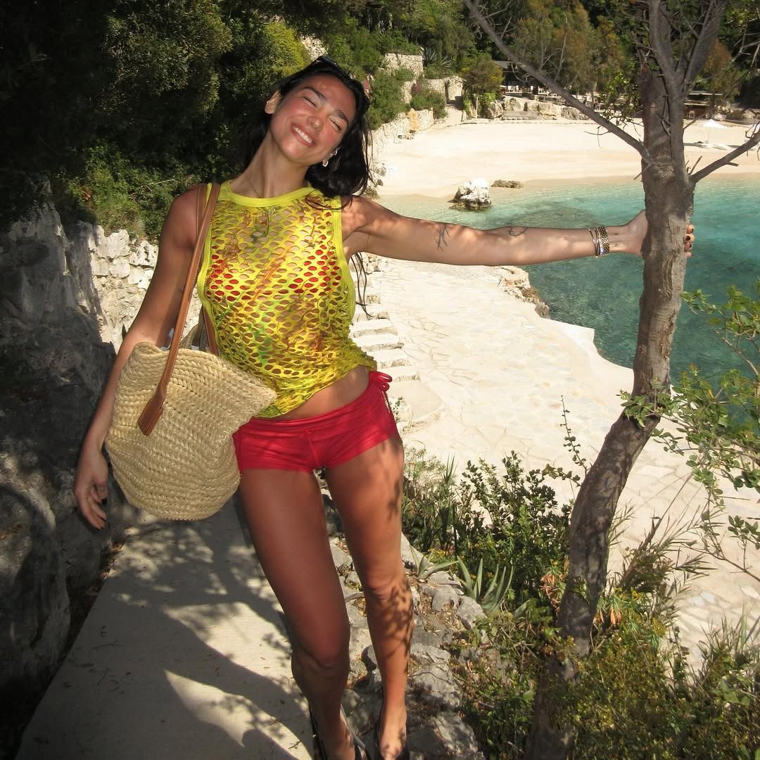 842751922_Easter at home (4) (1).jpg