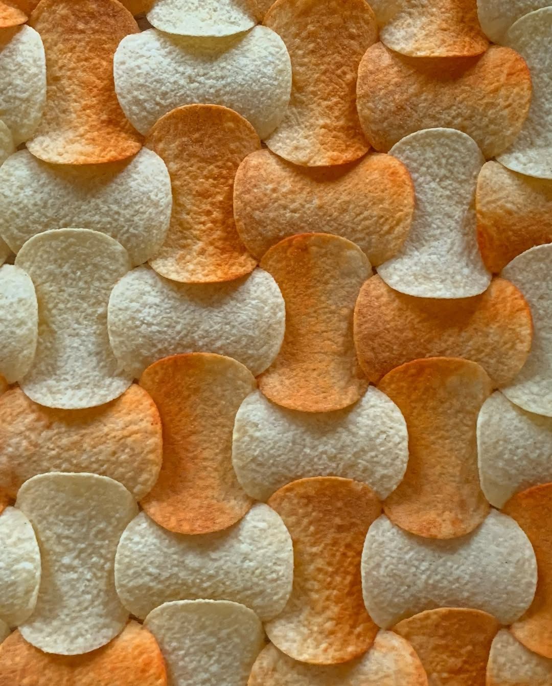 Pringles playtime! I had the wonderful experience of being invited speaker online with @weavehouston this weekend. One of my favourite slides in the presentation shows a pattern of Pringles potato crisps, positi (3).jpg