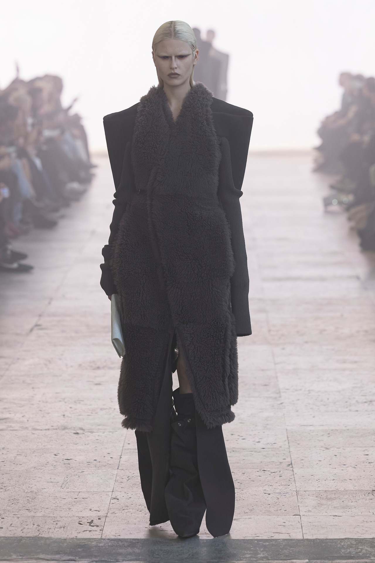 929626489_Rick Owens PO F25 005.jpg