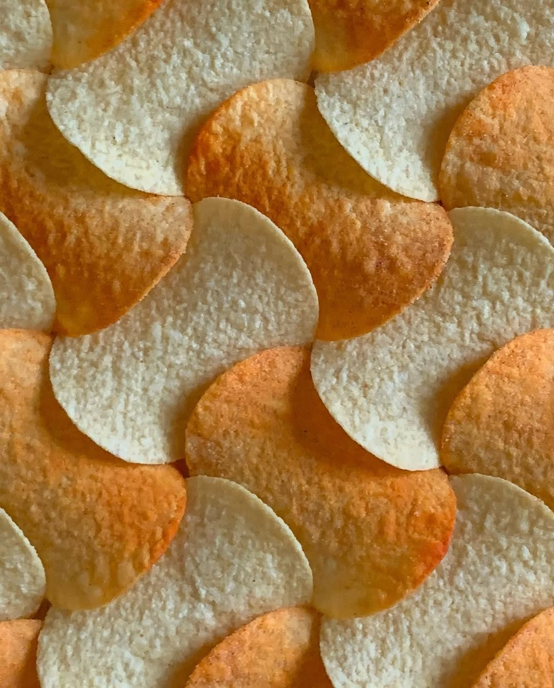 Pringles playtime! I had the wonderful experience of being invited speaker online with @weavehouston this weekend. One of my favourite slides in the presentation shows a pattern of Pringles potato crisps, positi (1).jpg