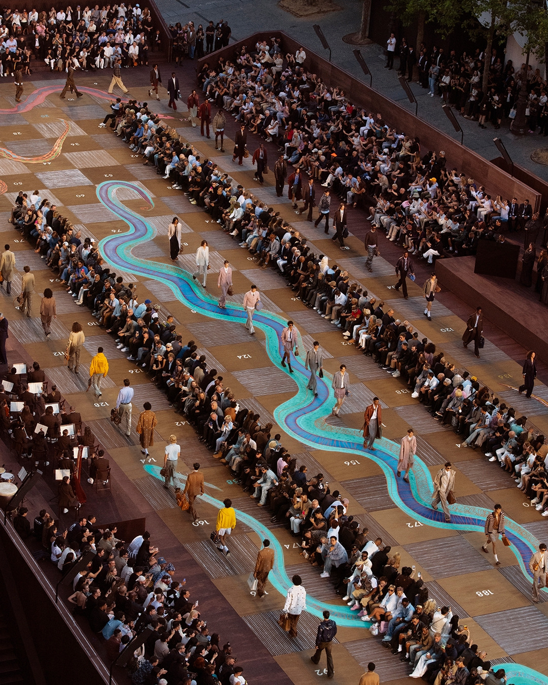 458988906_LOUIS_VUITTON_MENS_SPRING_SUMMER_2026_SHOW_FINALE_3.jpg