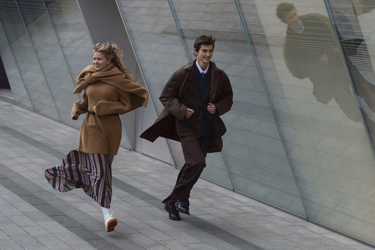 43832264_[사진자료2] 유니클로, 역동적인 도시의 모던함을 테마로 한 에센셜 아이템 선보여.jpg