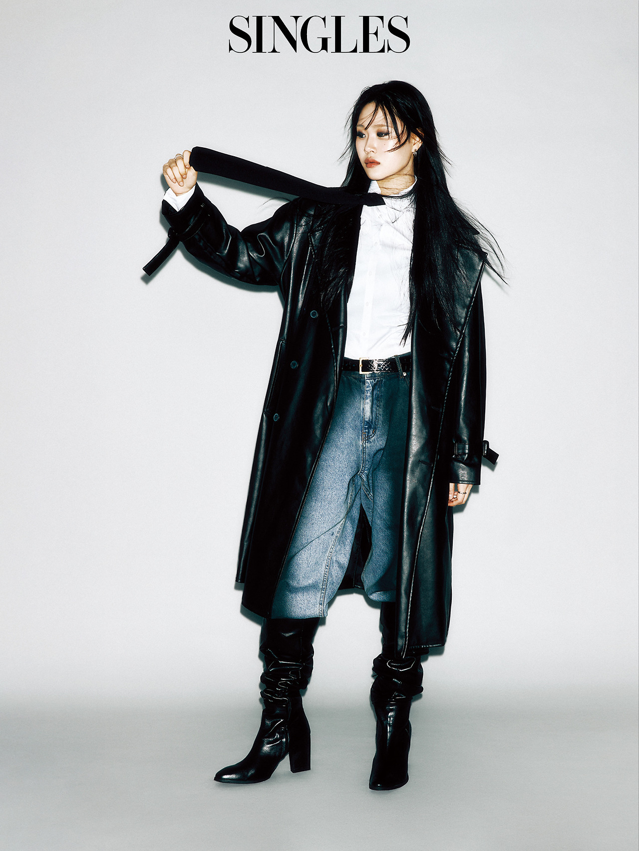 249941300_[싱글즈 12월호] 엄지윤 보도자료 이미지 (2).jpg