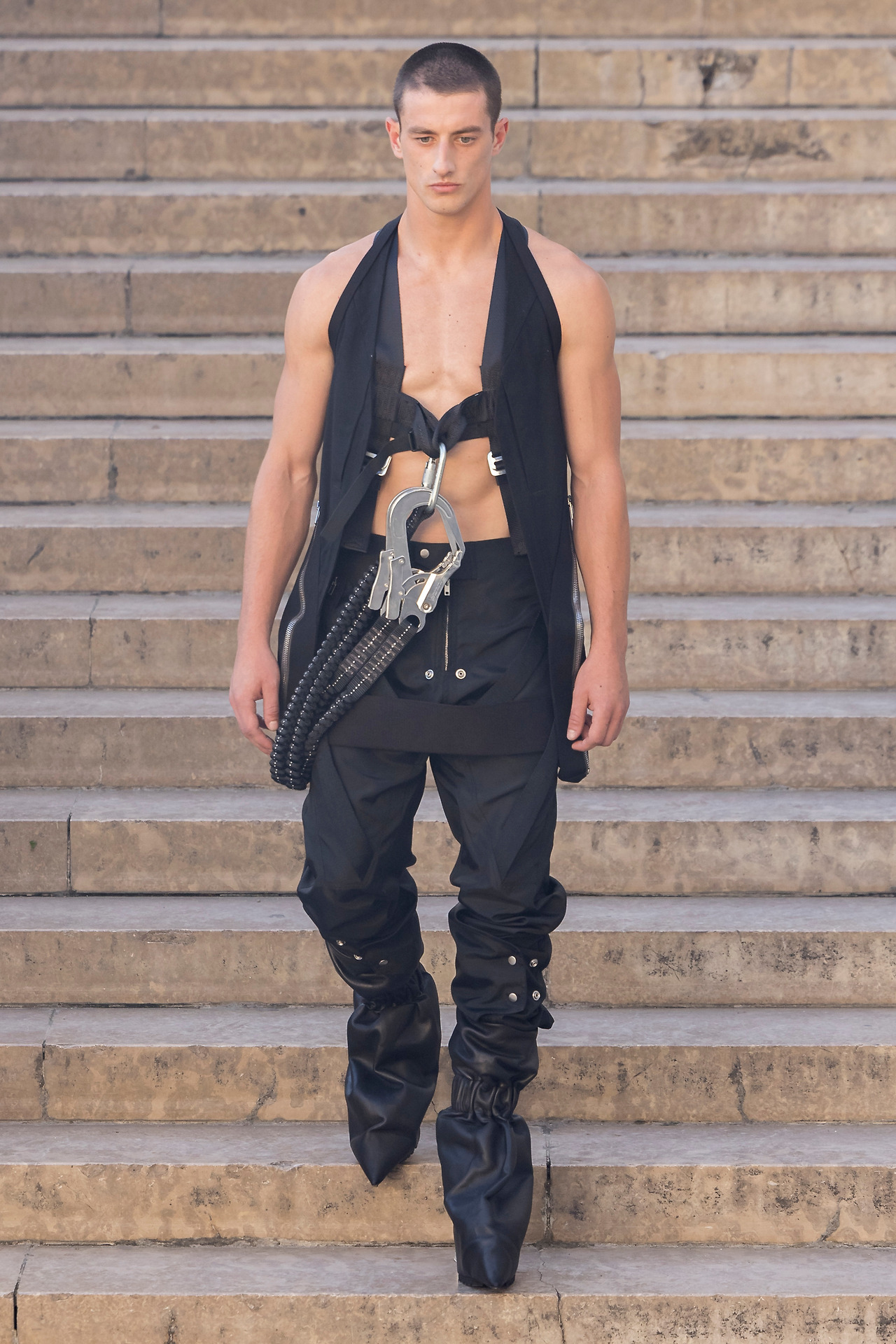 1715931572_Rick Owens m PO S26 019.jpg