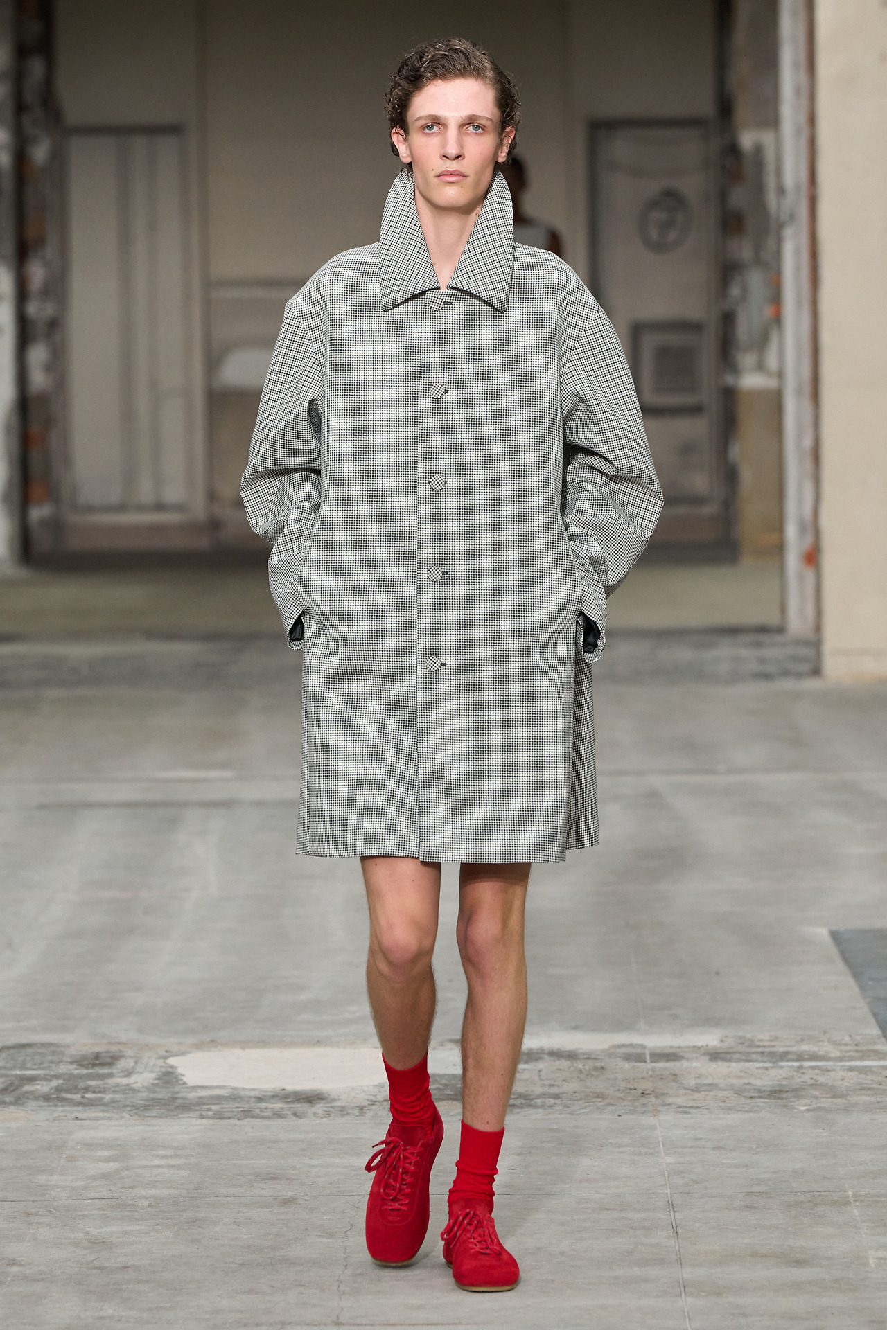 464186501_Van Noten m S26 001.jpg