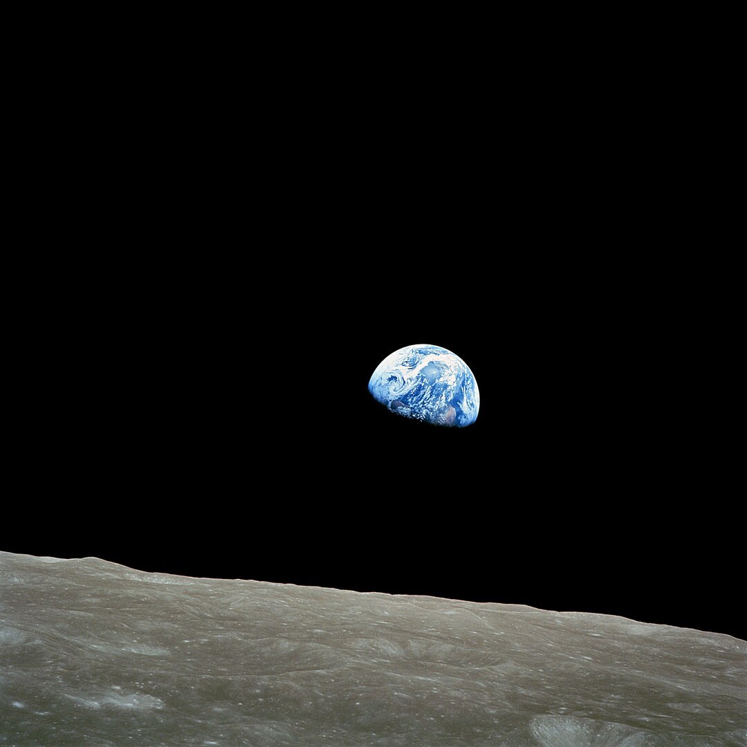 1080px-NASA-Apollo8-Dec24-Earthrise.jpg