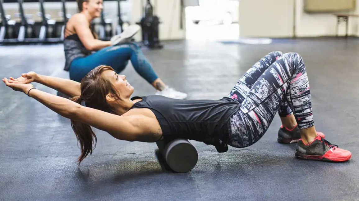 women_foam_rolling_gym-1296x728-header.jpg