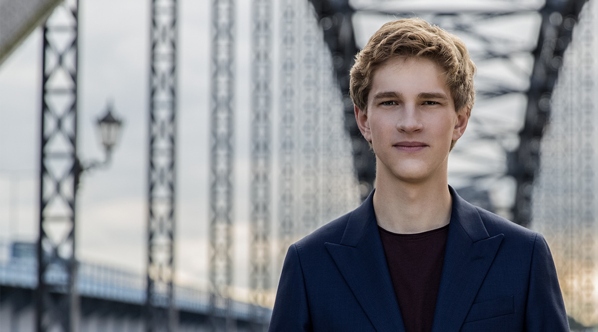 jan-lisiecki-billboard-default.jpg