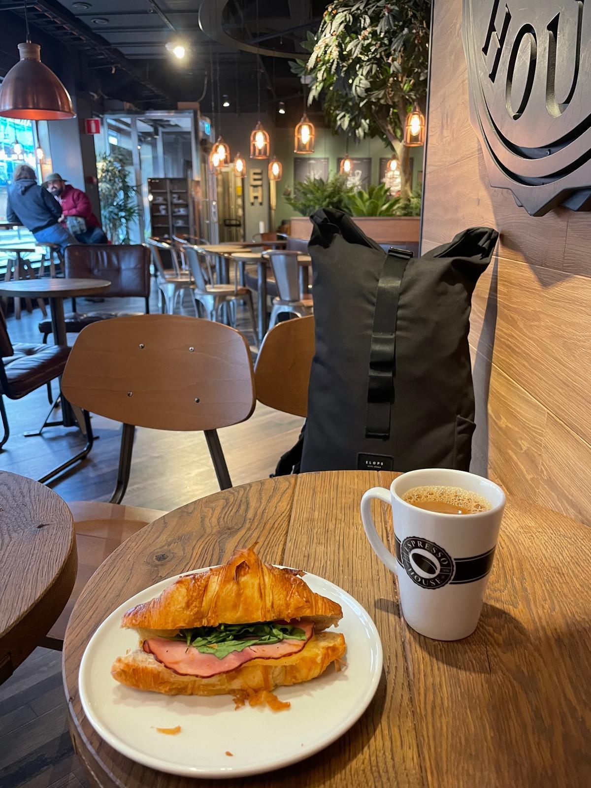 루리오 카페.jpg