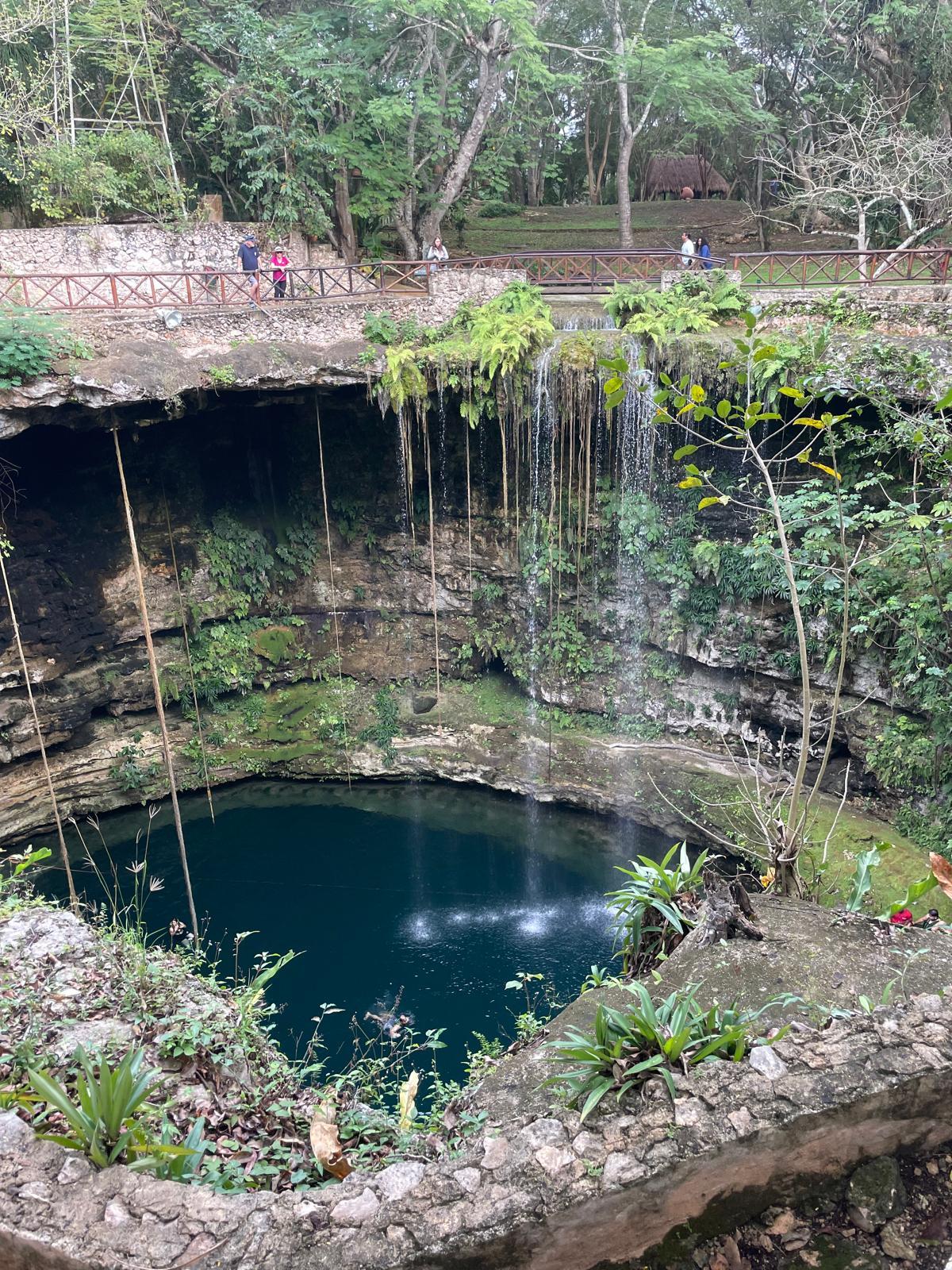 멕시코 세노테.jpg