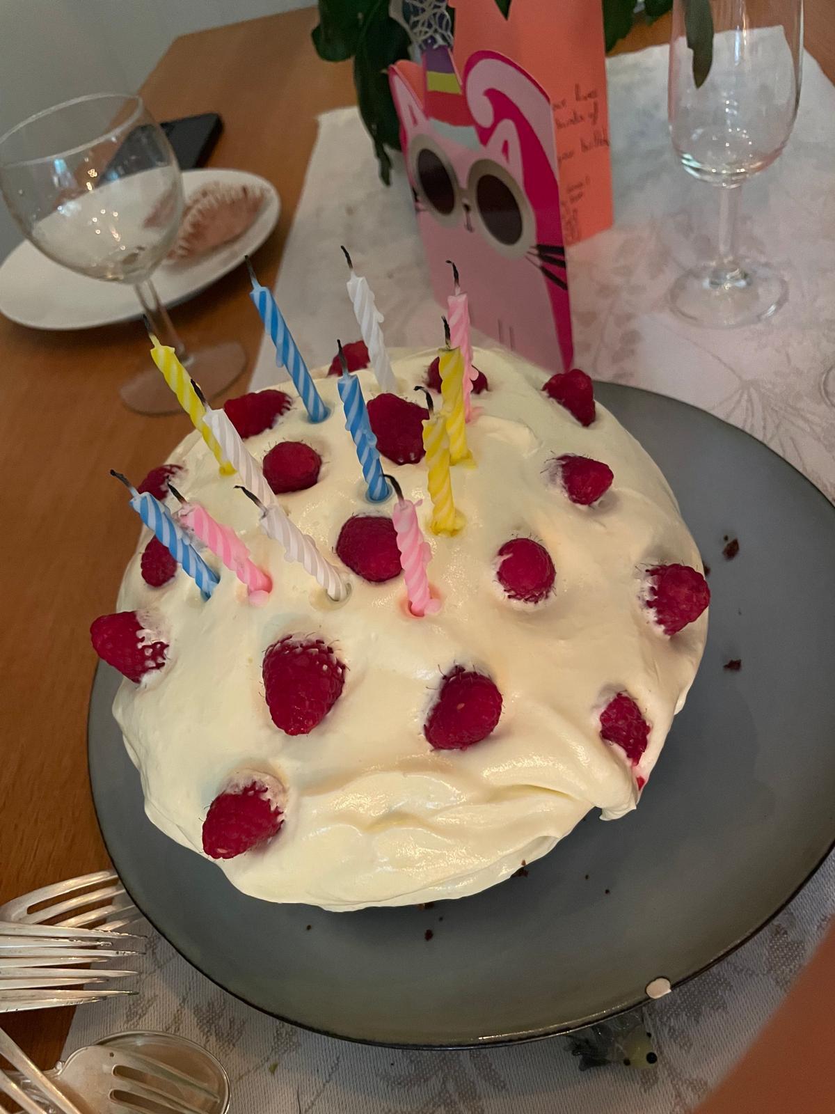 데쉬 생일 케이크.jpg