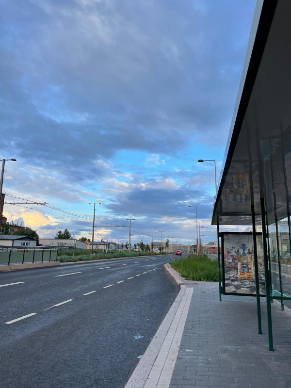 버스를 기다리며.jpg