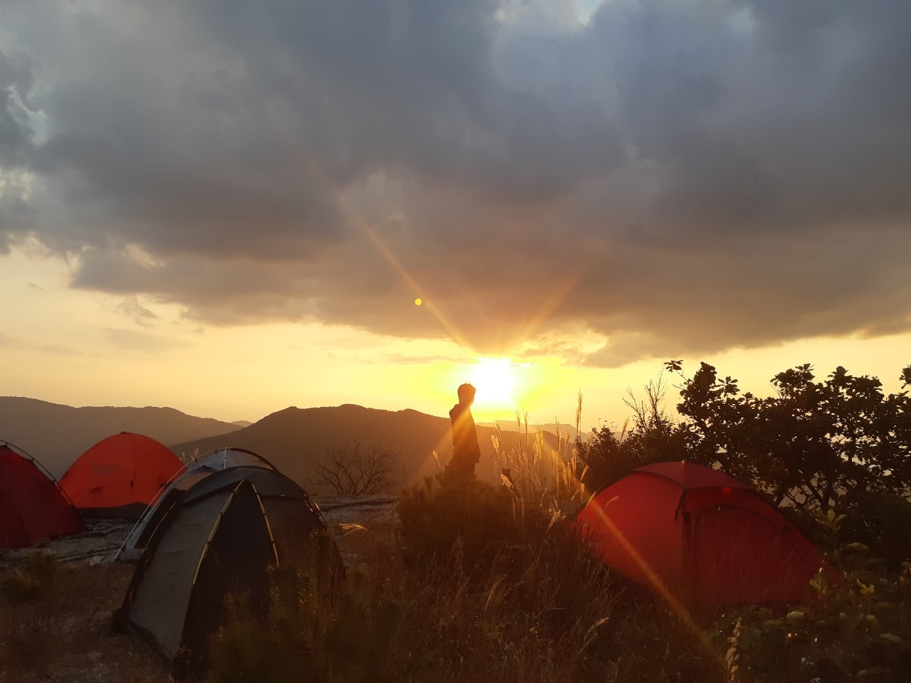 백패킹 시루바위 위에서 일몰.jpg