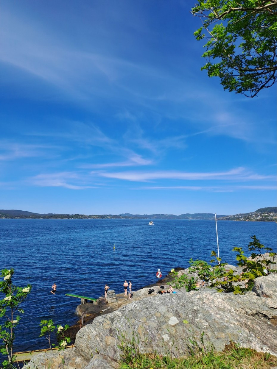 2024봄 바다점프.jpg