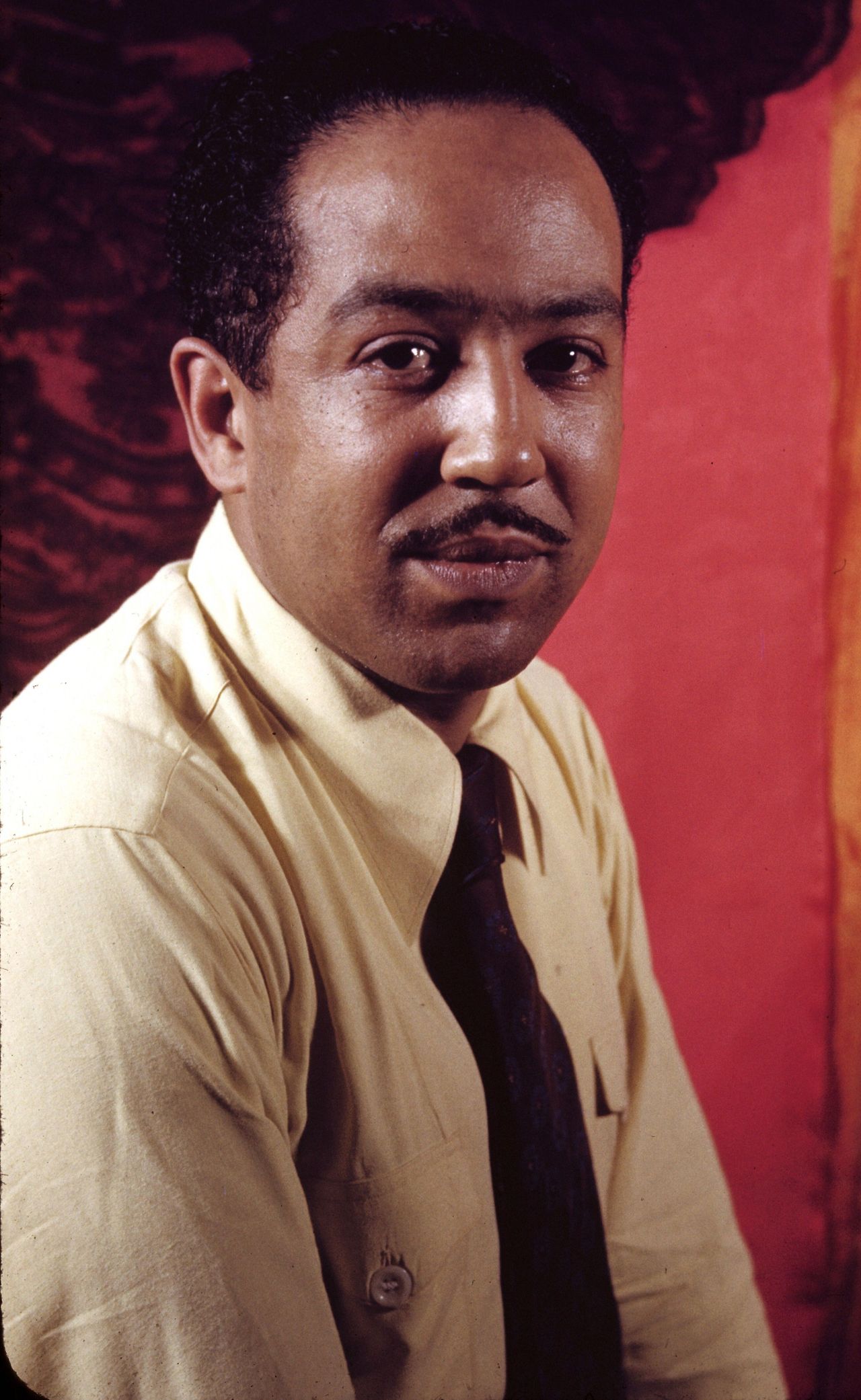 Langston_Hughes_by_Carl_Van_Vechten_%28cropped%29.jpg
