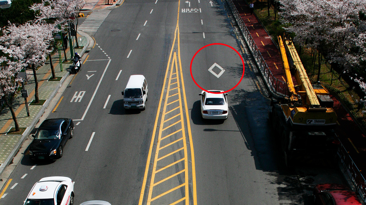 The-meaning-of-diamond-markings-on-the-road1.jpg