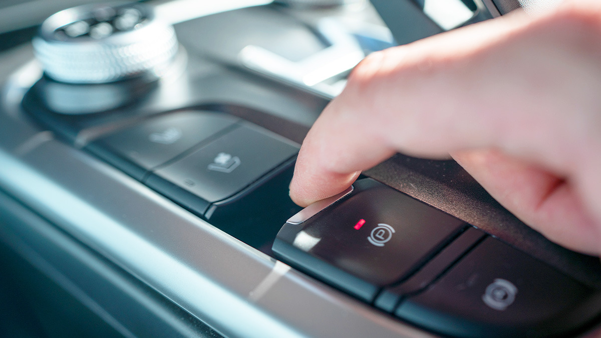 How-to-Use-Your-Car-Parking-Brake-Properly3.jpg