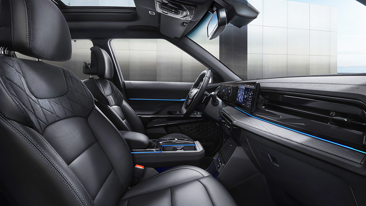 KGM Action Hybrid Launch4.jpg