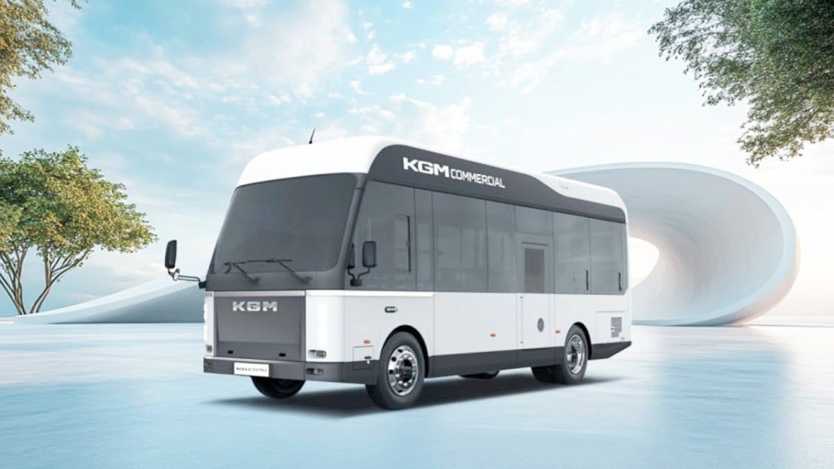kgm-e-stana-small-electric-bus-launch3.jpg