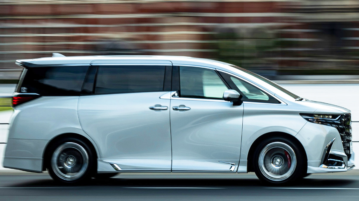 The-Toyota-Alphard-chosen-by-Choo-Sung-hoon6.jpg