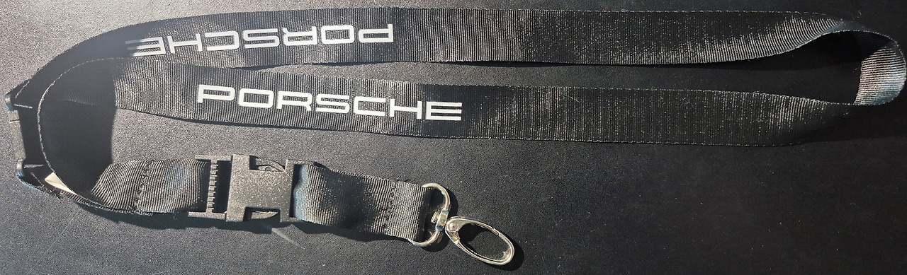 20250625_포르쉐뮤지엄 목걸이.jpg