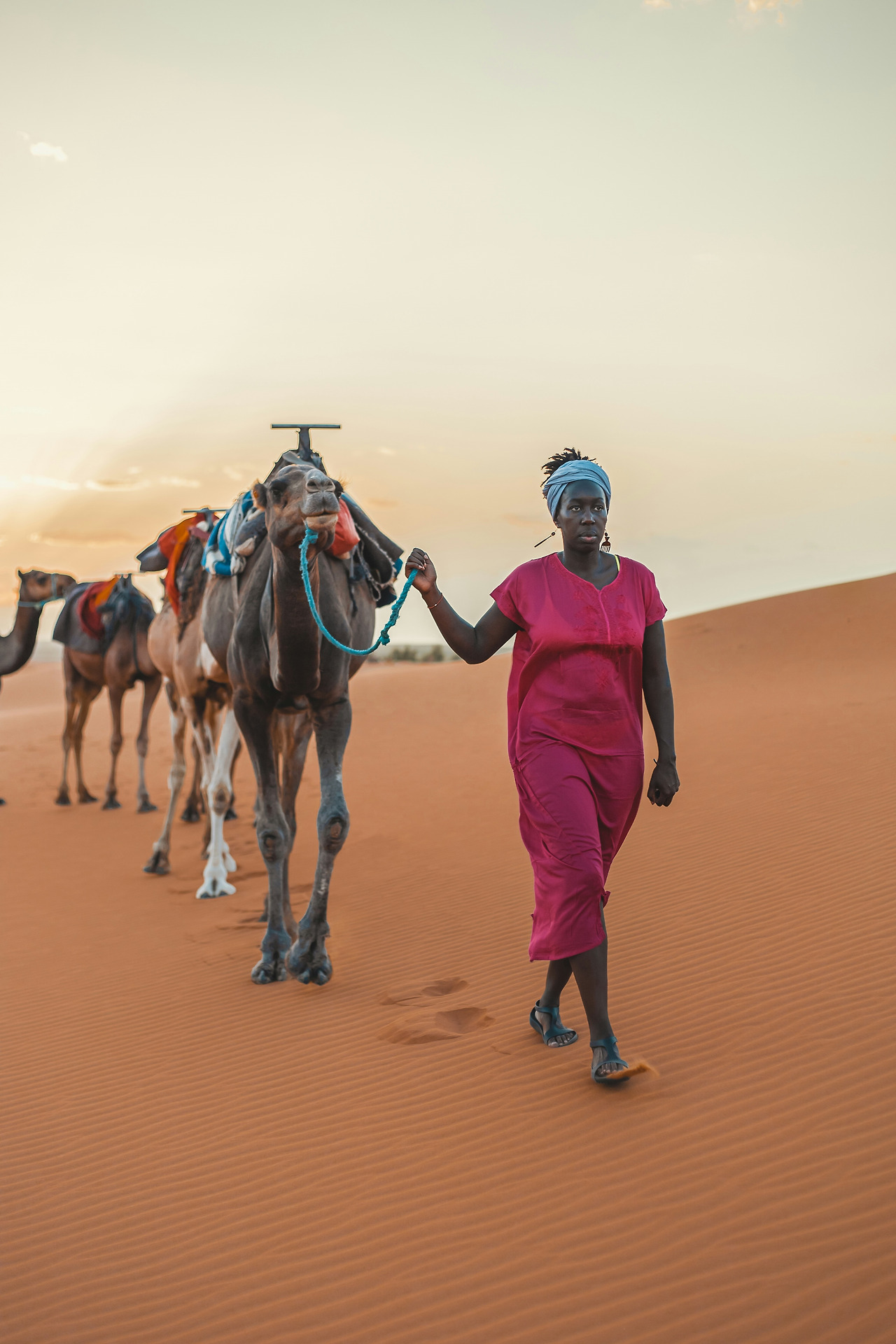 사막의 여성(리더십).jpg