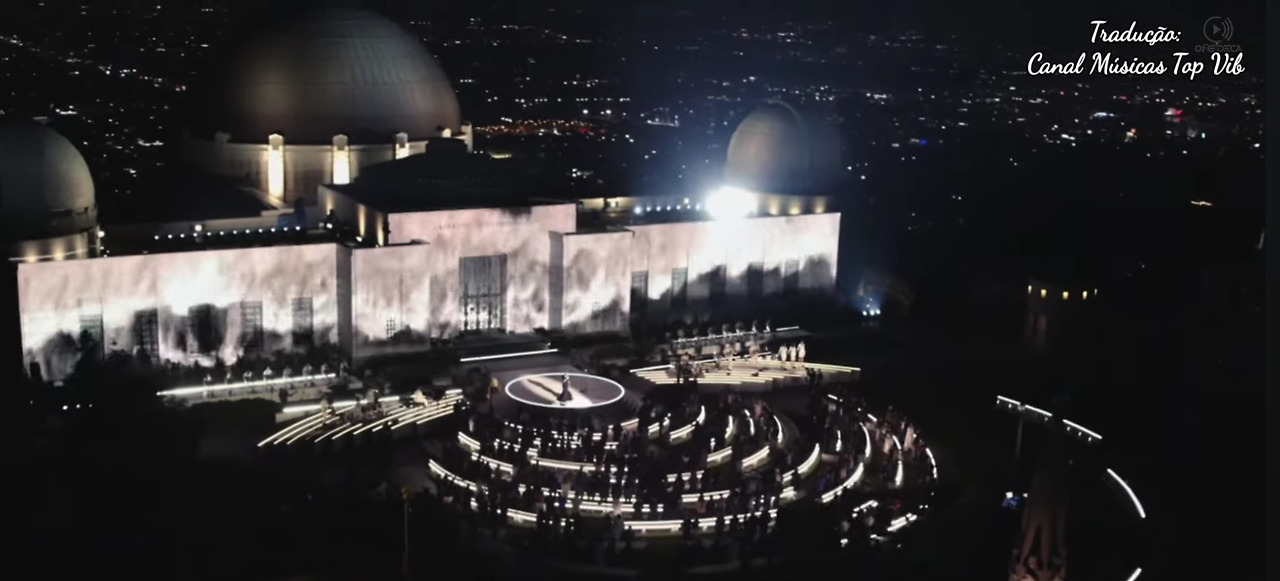 그리피스천문대 아델공연 유튜브 캡쳐.jpg