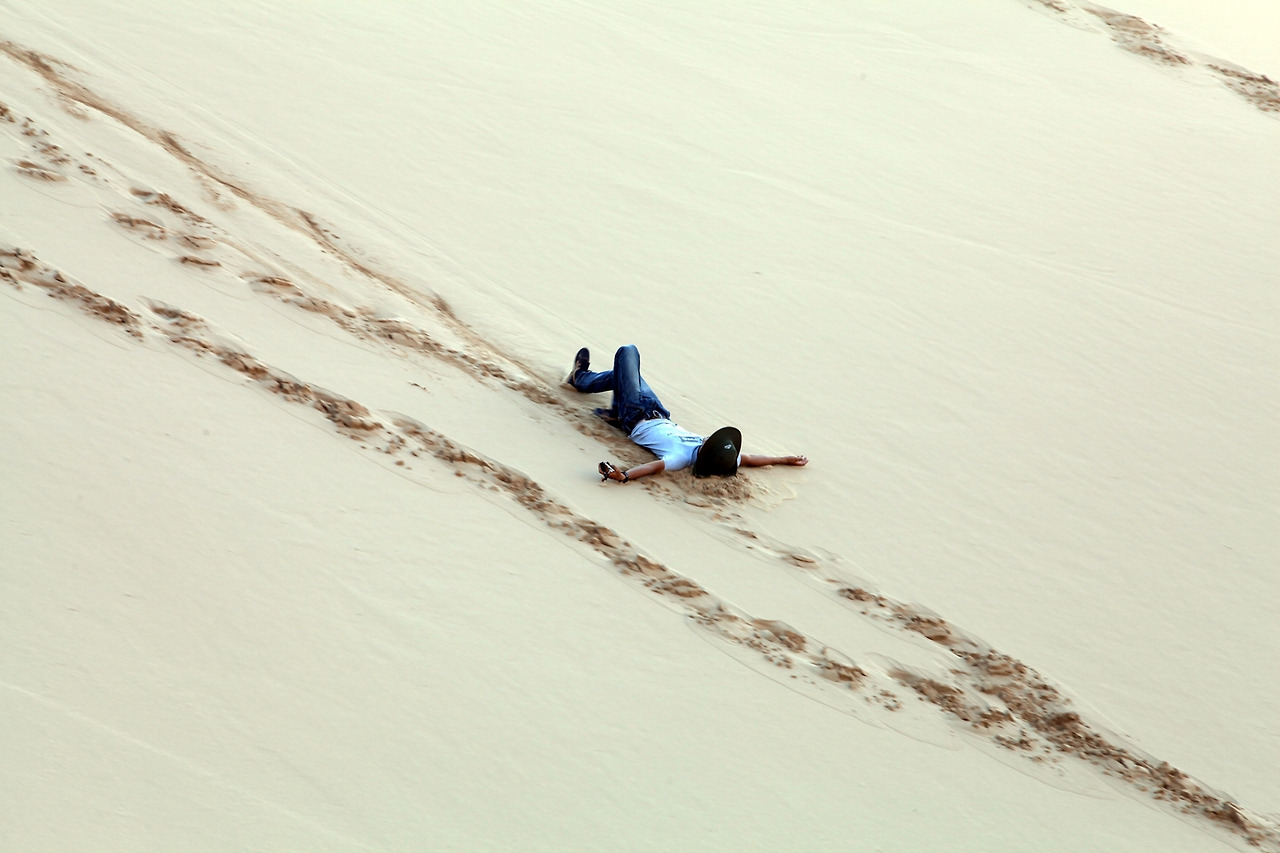 20 미끄럼타기_사막에서_축소.jpg