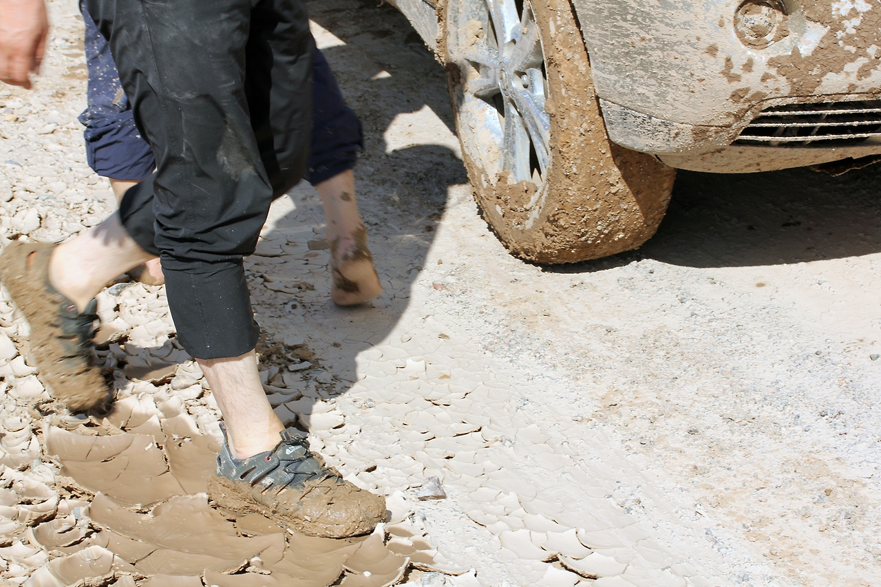 27 진츩에 빠진 차 01_축소.jpg