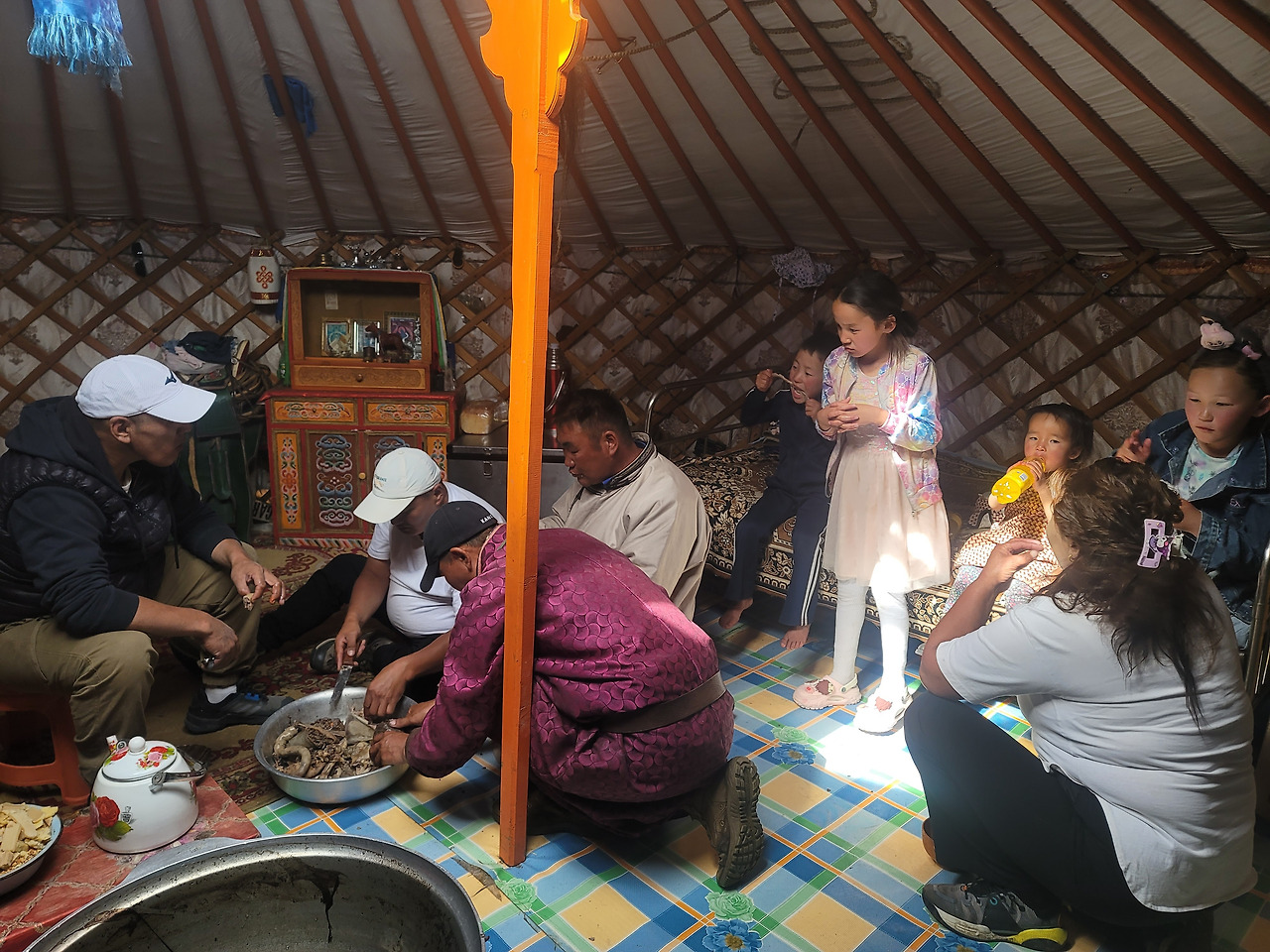 47 게르 점심 아이들 04.jpg