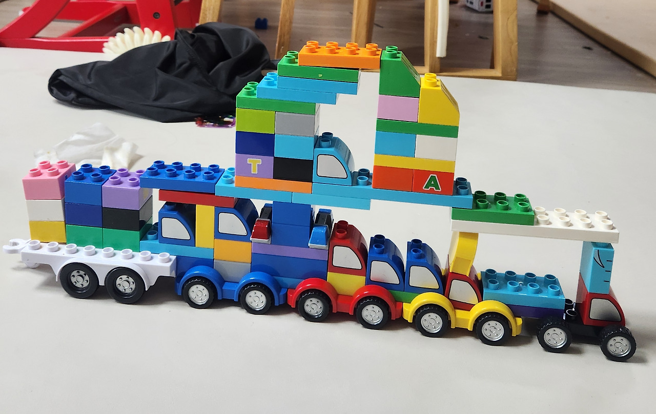 칭찬- 자동차속자동차.jpg