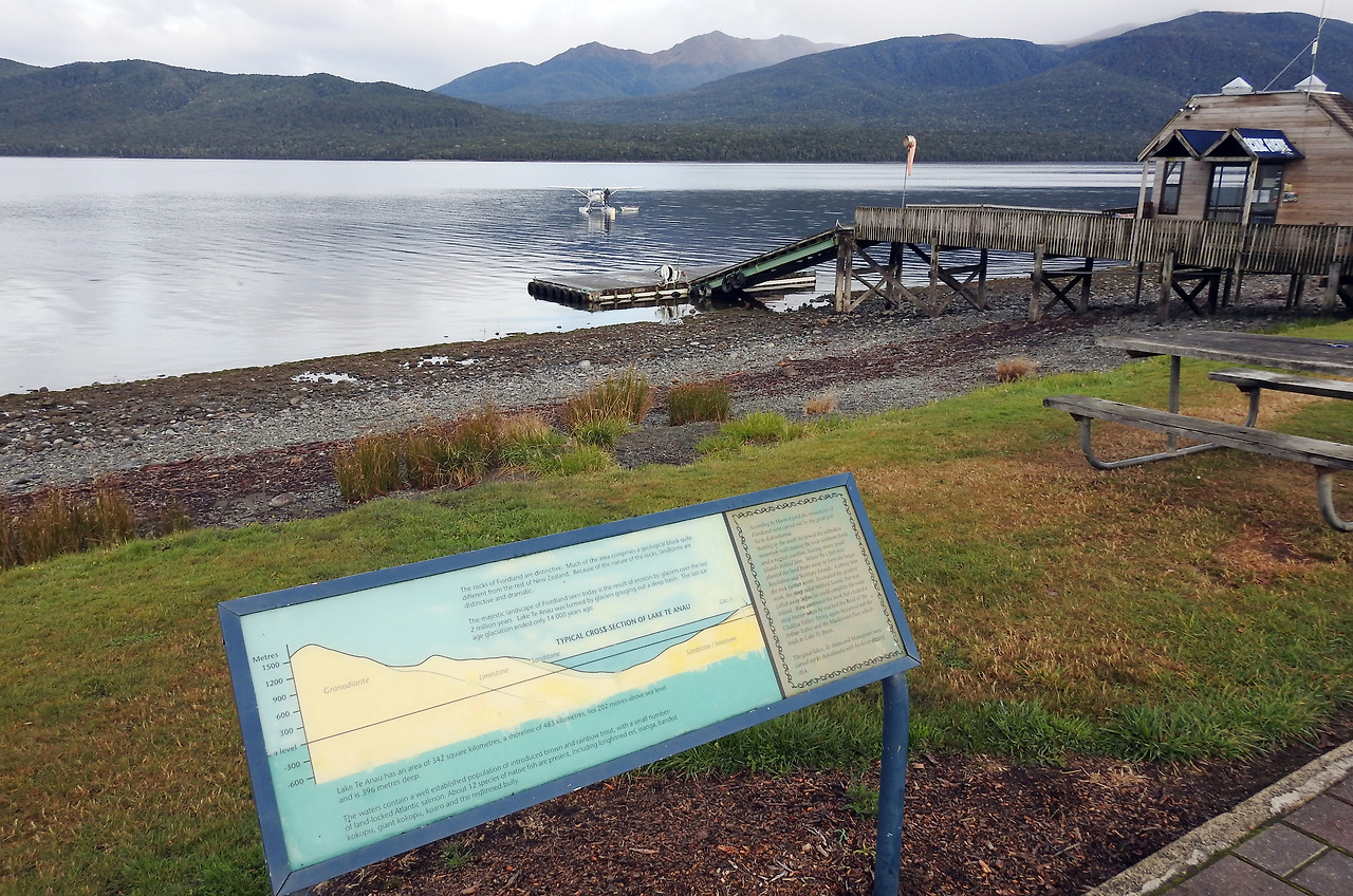 20170415 Lake Te Anau New Zealand001.jpg