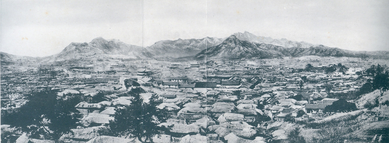 1902-1904년 남대문 아래서 경성시가지 사진.jpg