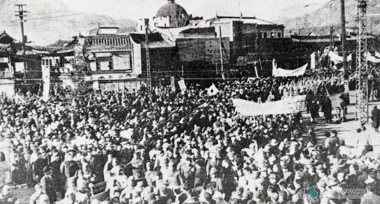 민백-27374_신탁통치 반대 데모 ／ 미소군정기.jpg