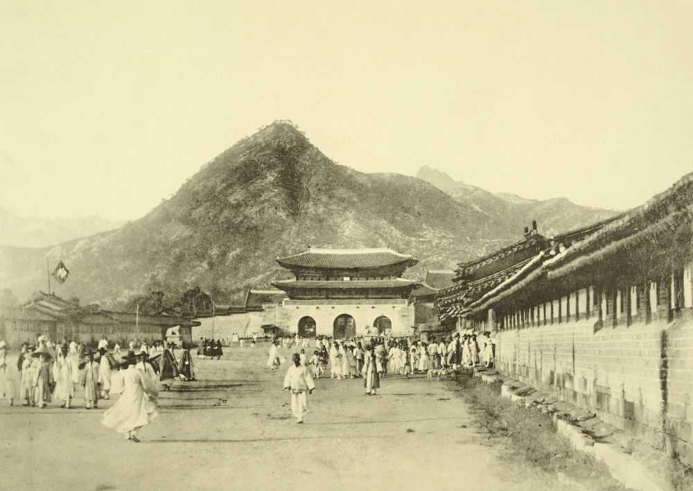 1865 경복궁 중건 사진은 1920년대로 추정 국립문화재연구원_5143_조선고적도보10_이미지_0001_id5116_경복궁광화문전경.jpg