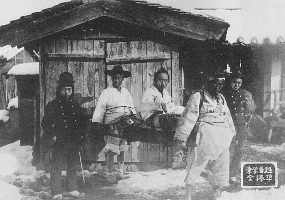 1894.12 전봉준 압송 장면 퍼블릭 도메인.jpg