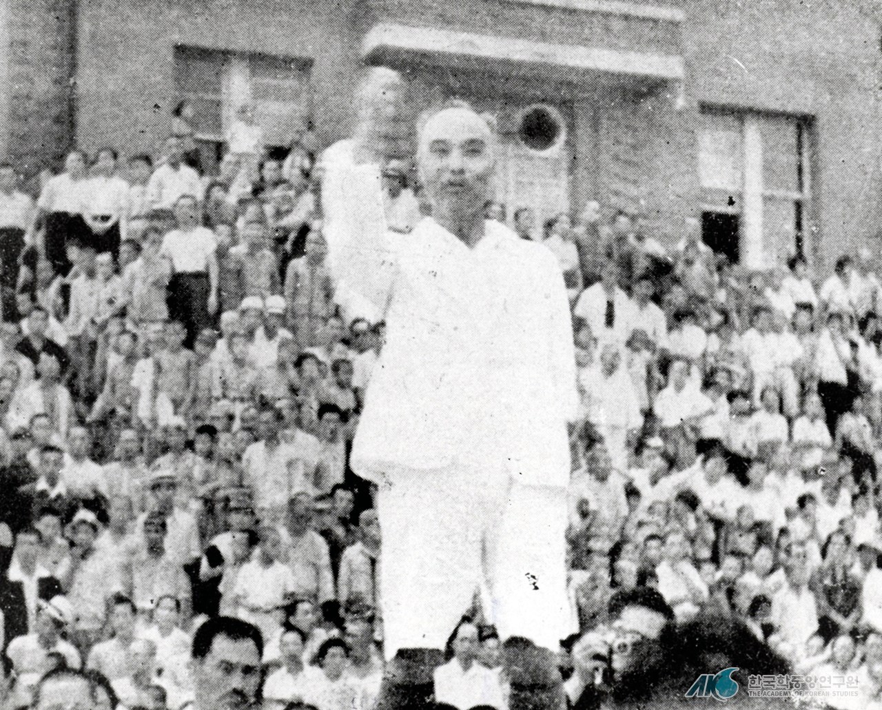 민백-49739_해방을 알리는 여운형.jpg