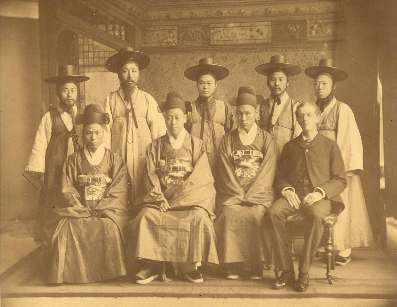 1883.08.18 보빙사 일행 퍼블릭 도메인.jpg