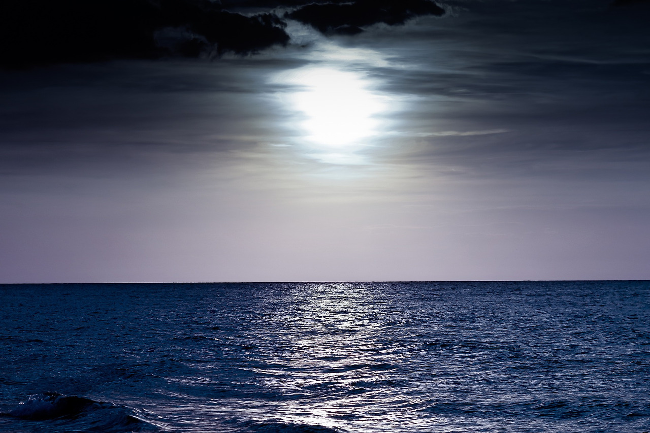 night-sea-4231465_1920.jpg