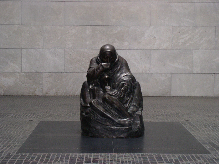 Kollwitz_Pieta_JHG_20060526.jpg