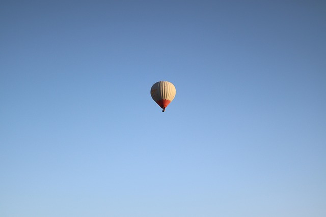hot-air-balloon-7393437_640.jpg