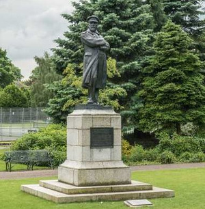 청동 조각상.jpg