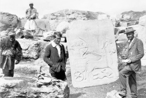 11_T._E._Lawrence_and_L._Woolley_at_Carchemish_(1913).jpg