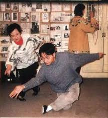 8-6 경극 동작 을익히는 장국영.jpg