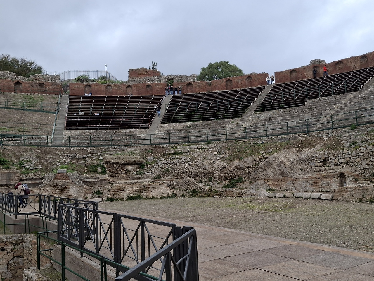 테아트로 그레코(기차는 여덟시에 떠나네).jpg