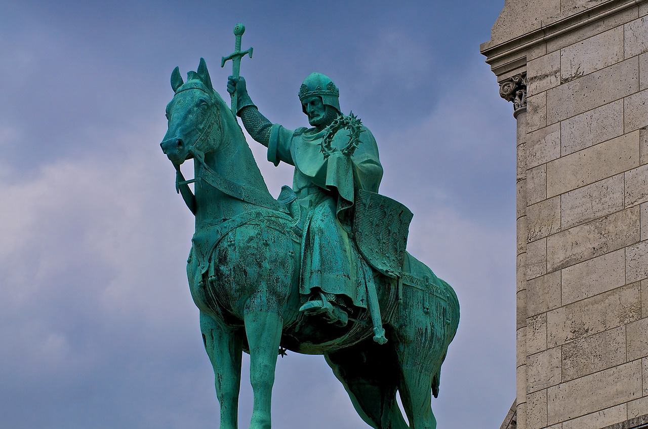 Statue_of_Louis_IX,_Basilique_du_Sacré-Cœur_de_Montmartre,_Paris_2009.jpg